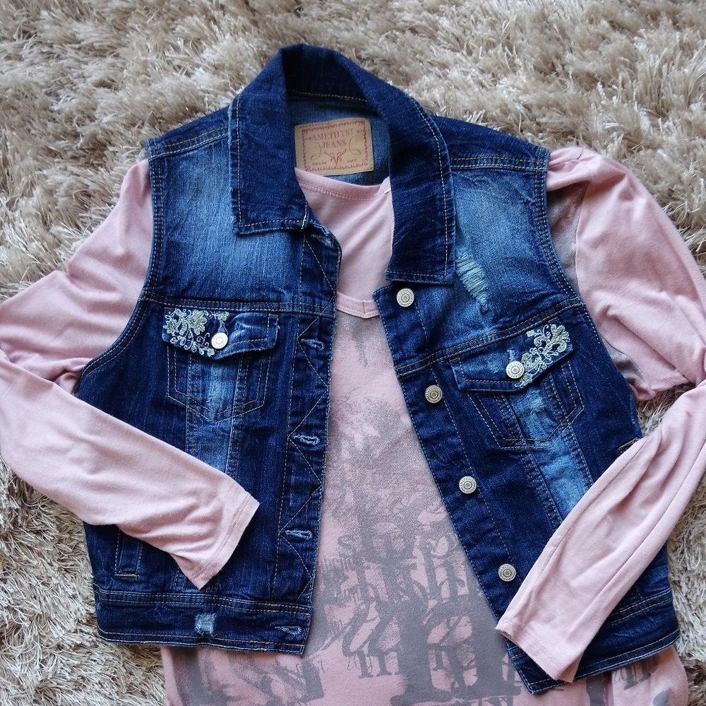 NWOT CUTE Amethyst Denim Crop Vest